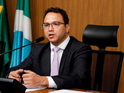 Terceiro caso em 6 meses: deputado revela câncer e passa por cirurgia para retirada da tireoide