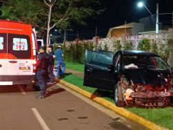 Em alta velocidade, Honda Fit bate em muro e adolescente morre na Redovino Rizzardo