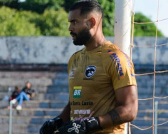 Goleiro brasileiro denuncia racismo durante jogo de futebol em Pedro Juan