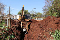 Marçal Filho dá início às obras de drenagem e asfalto no Jardim Laranja Doce