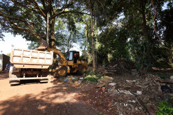 Área de preservação no Bairro Estrela Porã recebe limpeza da prefeitura