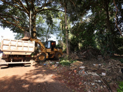 Área de preservação no Bairro Estrela Porã recebe limpeza da prefeitura