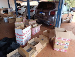 Polícia apreende três veículos carregados com perfumes contrabandeados