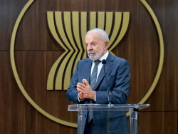 Lula quer discutir com Trump punição dada a ministros do STF
