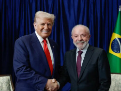 Lula se reúne com Trump na Malásia e discute relações entre Brasil-EUA