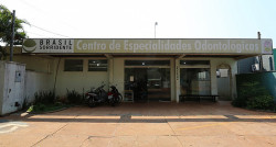 Prédio do Centro de Especialidades Odontológicas apresenta rachaduras e sinais de infiltração (Imagem: A. Frota)