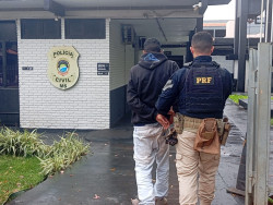 PRF prende morador do estado de SP com 300 quilos de maconha em Dourados