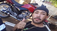 Jovem morre ao colidir motocicleta contra caçamba