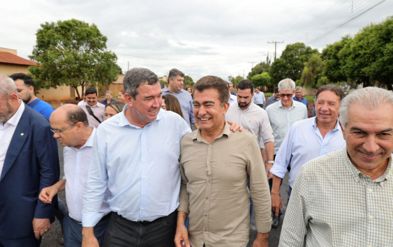 Ao lado de governador, Marçal diz que asfalto do Guaicurus realiza sonho de 20 anos
