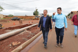 Marçal e senador Nelsinho Trad vistoriam obras de asfalto do Parque dos Jequitibás