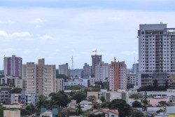 Dia de sol com períodos de céu nublado e máxima de 32ºC em Dourados