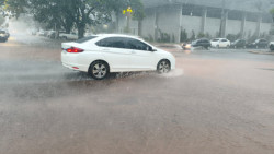 Manhã de quarta-feira já acumula 35 milímetros de chuva em Dourados