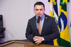 Dalton acompanha trabalhos de revitalização das vias do bairro Campina Verde