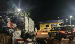 Proprietário de caminhão é preso com 2,7 toneladas de maconha em fécula de mandioca