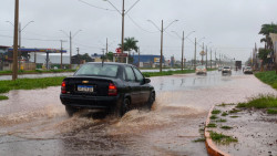 Chuva já acumula 52 milímetros em Dourados nesta segunda-feira