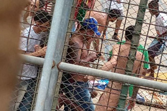Presos usando celulares tranquilamente em Penitenciária de Segurança Máxima (Campo Grande News)