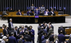 Câmara aprova texto-base do projeto de lei antifacção