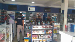 Bandidos invadem farmácia, ameaçaram funcionários e roubam cofre na fronteira