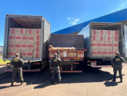Caminhões carregados com quase R$ 3 milhões em cigarros contrabandeados são apreedidos