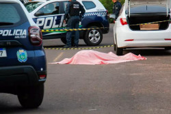 Homem é executado e polícia encontra tabletes de droga em carro