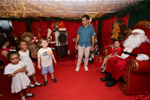 Abertura do ‘Natal Encantado’ atrai multidão e público elogia qualidade da decoração