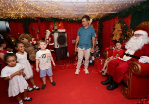 Abertura do ‘Natal Encantado’ atrai multidão e público elogia qualidade da decoração