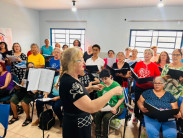 Projeto “É Por Você que Canto” reúne vozes e coral emociona comunidade douradense