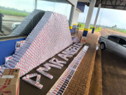 Motorista abandona carro com 1.850 pacotes de cigarros paraguaios em Angélica
