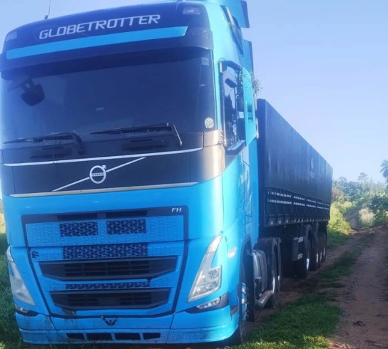 Caminhão roubado em Guarulhos após motorista ser feito de refém “desaparece” na fronteira