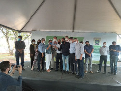 Iagro de Dourados recebe duas caminhonetes para auxiliar na fiscalização