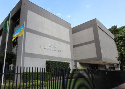 Pastor que prometia reconstruir seios e eliminar cicatrizes é condenado por estelionato