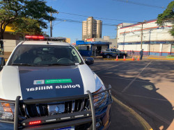 Ladrão é detido por populares ao ser flagrado furtando fios de energia em Dourados