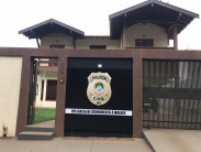 Homem é preso após invadir casa da ex-mulher e tentar matá-la com um facão