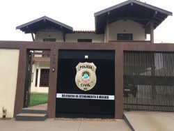 Homem é preso após invadir casa da ex-mulher e tentar matá-la com um facão