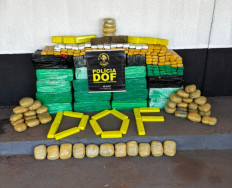 Motorista abandonada carro roubado carregado com meia tonelada de drogas