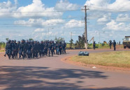 Com vigilância policial, anel viário tem trânsito livre após PM remover bloqueio