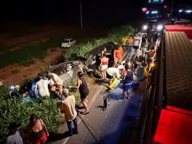 Acidente envolvendo carro que saiu de Dourados deixa 3 pessoas gravemente feridas