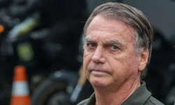 Bolsonaro passa por nova cirurgia para tratar soluço, diz Michelle