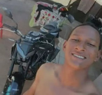 Motociclista em alta velocidade morre ao bater na traseira de trator em rodovia