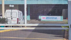 Pais são levados para a delegacia após bebê ser internada com costelas quebradas