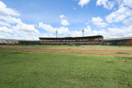 Gramado do Douradão é preparado para receber jogos do Campeonato Estadual