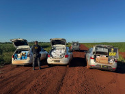 DOF apreende veículos carregados com mercadorias do Paraguai; motoristas fugiram