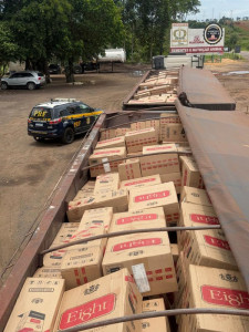 Polícia Rodoviária Federal apreende 600 mil maços de cigarros em Água Clara