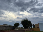 Quinta-feira com sol, nuvens e pancadas de chuva em Dourados