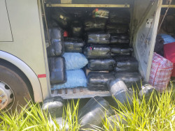 PMR apreende mercadorias contrabandeadas e flagra transporte irregular de passageiros