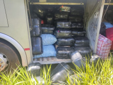 PMR apreende mercadorias contrabandeadas e flagra transporte irregular de passageiros