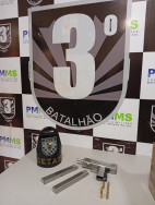 Mulher é detida ao transportar submetralhadora escondida em sacola em Dourados