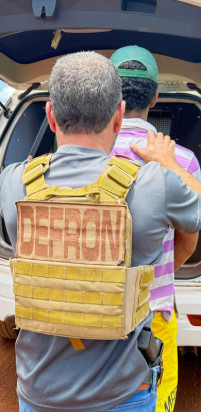 Autor foi preso ontem, por policiais da Defron (Foto: Divulgação/Defron)