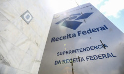 Receita nega aumento de imposto para professores com novo piso