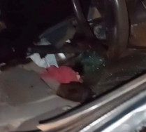 Dois morrem após moto invadir preferencial e bater em caminhonete na MS-488